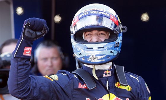 Daniel Ricciardo slaví triumf v kvalifikaci na VC Monaka.