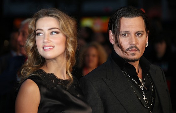 Johnny Depp a Amber Heardová (Londýn, 11. íjna 2015)