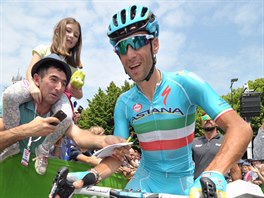 Vincenzo Nibali ped startem 19. etapy Gira dItalia.