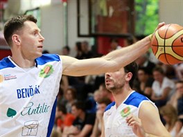 Exhibice brnnských basketbalist Hvzdy spolu: Petr Benda ped zápasem.