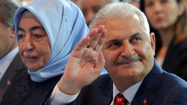 Tureck vldn Strana spravedlnosti a rozvoje si do svho ela jednomysln zvolila Binaliho Yildirima. (22. kvtna 2016)