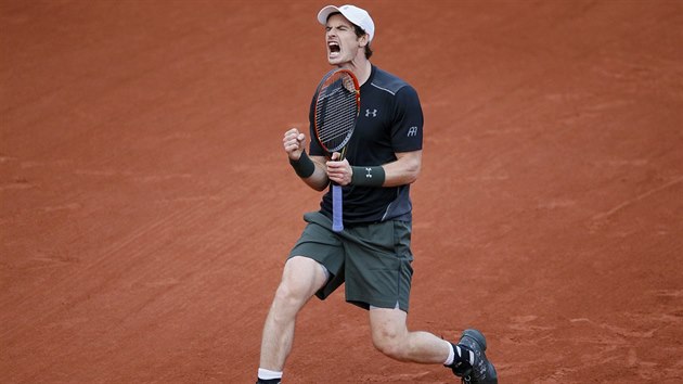 Andy Murray a jeho ob radost v utkn s Radkem tpnkem.
