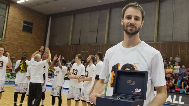 Nejuitenj hr finle basketbalov ligy Vojtch Hruban z Nymburka.