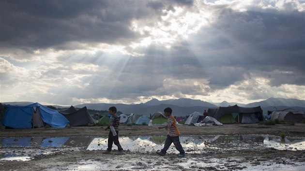 Provizorn tboit v Idomeni vzniklo samovoln, kdy asi ped temi msci Makedonie a dal evropsk zem uzavely hranice pro uprchlky (23. kvtna 2016)