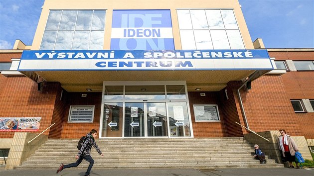 Podle dosavadn smlouvy bude mt Petr Vaek od msta pronajat vstavn a spoleensk centrum Ideon do roku 2093.