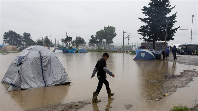 Stany pod vodou v eckm uprchlickm tboe Idomeni u hranic s Makedoni (20. kvtna 2016).