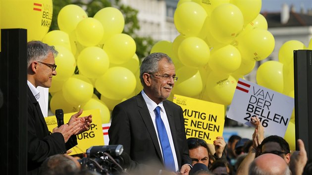 Alexander Van der Bellen, kandidt Zelench na prezidenta, na poslednm pedvolebnm setkn s lidmi ve Vdni (20. kvtna 2016).