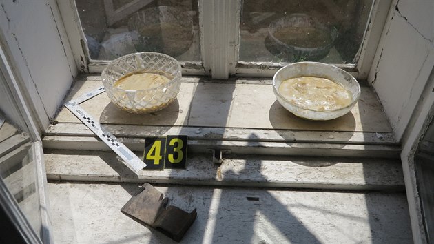 Pi domovnch prohldkch policist zajistili 100 gram erstv uvaenho pervitinu. (24. kvtna 2016)