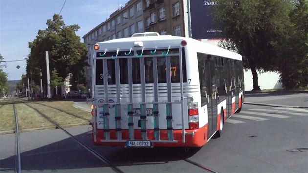 V  sobotu na prask lince 147 poprv vyjel autobus vybaven nosiem na kola (21. kvtna 2015).