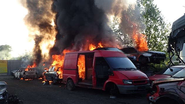 Por na autovrakoviti ve Sviadnov na Frdecko-Mstecku (22. kvtna 2016).