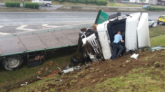 Nehoda kamionu na Rozvadovsk spojce (20.5.2016).