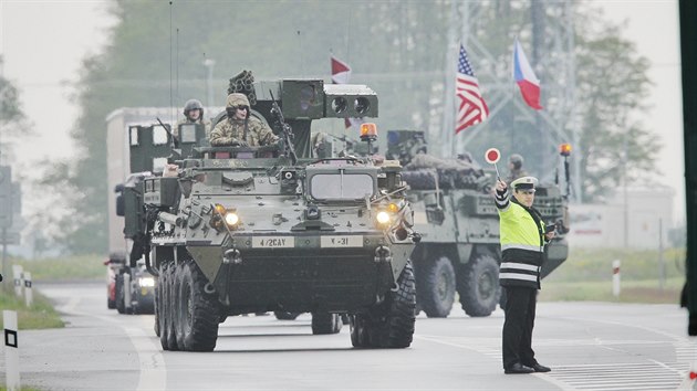 Americk konvoj na cest z Rozvadova do Prahy. (27. kvtna 2016)