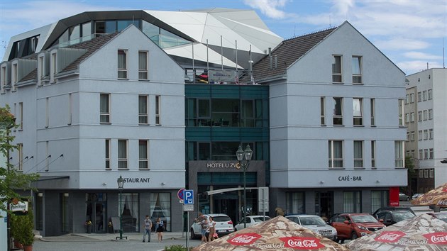 Bytov pstavba hotelu U Zvonu v centru Plzn.