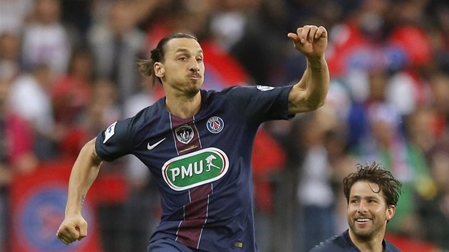 Zlatan Ibrahimovi z Paris SG se raduje z glu ve finle Francouzskho pohru.