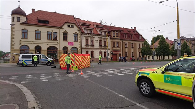 Policist v Opav vyetuj piny dopravn nehody, pi kter zemela estaosmdestilet ena.