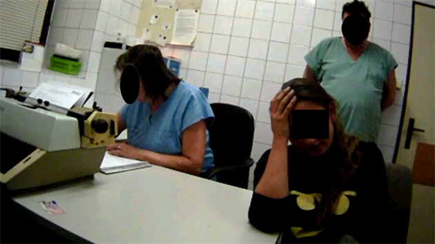 Opilá studentka na protialkoholní stanici v Hradci Králové.