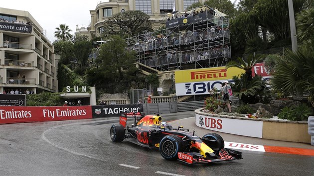 Daniel Ricciardo na okruhu v Monaku