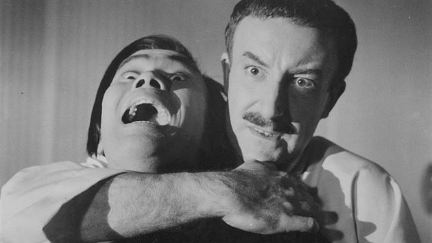 Burt Kwouk ve filmu Komisa Clouseau na stop (1964)