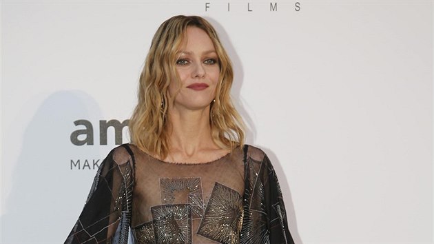 Vanessa Paradis na galaveeru Nadace na podporu vzkumu AIDS (amfAR) (Antibes, 19. kvtna 2016)