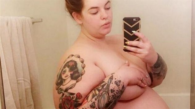Tess Holliday se ped porodem vyfotila nah, aby dokzala, e je thotn.