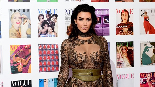 Kim Kardashianov na slavnostn veei u pleitosti 100. vro britskho Vogue (Londn, 23. kvtna 2016)