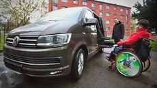 Handicapovaná dvojčata se dočkala. Speciálně upravené sedačky je vyzvednou do... Handicapovaná dvojčata se dočkala. Speciálně upravené sedačky je vyzvednou do...
