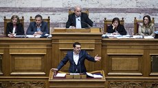ecký premiér Alexis Tsipras a ministr financí Euklidis Tsakalotos.