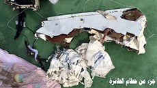 Trosky zíceného letadla EgyptAir (21. kvtna 2016).