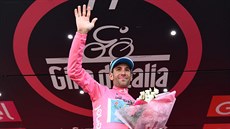 KONEČNĚ V RŮŽOVÉ. Vincenzo Nibali se v předposlední etapě Gira dostal do... KONEČNĚ V RŮŽOVÉ. Vincenzo Nibali se v předposlední etapě Gira dostal do...