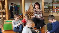 I když Jarmila Bučková vede z pozice ředitelky síť školek Mozaika, která mimo... I když Jarmila Bučková vede z pozice ředitelky síť školek Mozaika, která mimo...
