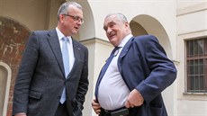 Předseda TOP 09 Miroslav Kalousek se svým předchůdcem Karlem Schwarzenbergem... Předseda TOP 09 Miroslav Kalousek se svým předchůdcem Karlem Schwarzenbergem...