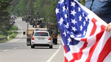 Americký konvoj míí po dálnici D1 do Vykova. (28. kvtna 2016)