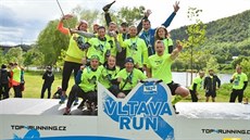 Cílová fotografie týmu RUNGO.cz srdcaři. Cílová fotografie týmu RUNGO.cz srdcaři.