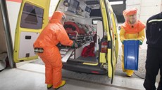 Záchranáři budou sanitku používat pro pacienty nakažené například žloutenkou,... Záchranáři budou sanitku používat pro pacienty nakažené například žloutenkou,...