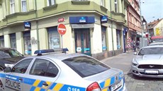 Pražští kriminalisté pátrají po lupiči, který v pondělí hodinu před polednem... Pražští kriminalisté pátrají po lupiči, který v pondělí hodinu před polednem...
