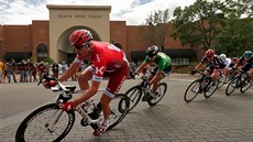 Alexander Kristoff (v červeném) z Kaťuše míří v sedmé etapě Kolem Kalifornie... Alexander Kristoff (v červeném) z Kaťuše míří v sedmé etapě Kolem Kalifornie...