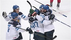 Finští hokejisté slaví gól do ruské sítě v semifinále mistrovství světa. Finští hokejisté slaví gól do ruské sítě v semifinále mistrovství světa.