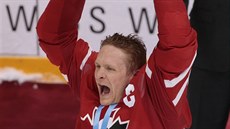 Kanadský hokejista Corey Perry slaví triumf na světovém šampionátu. Kanadský hokejista Corey Perry slaví triumf na světovém šampionátu.