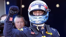 Daniel Ricciardo slaví triumf v kvalifikaci na VC Monaka.