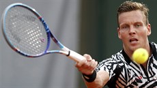 Tomá Berdych returnuje míek v utkání proti Pablu Cuevasovi