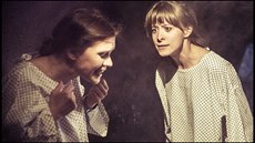 Kristýna Leichtová a Anna Stropnická ve hře Nevim Kristýna Leichtová a Anna Stropnická ve hře Nevim