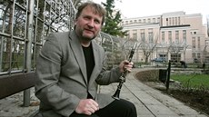 Přemysl Šoba s klarinetem, s nímž na zahájení lázeňské sezony hrával swing. Přemysl Šoba s klarinetem, s nímž na zahájení lázeňské sezony hrával swing.