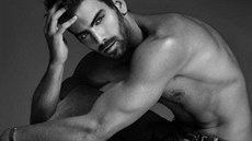 Neslyící model Nyle DiMarco