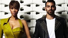 Tyra Banksová a Nyle DiMarco. Neslyící model vyhrál v roce 2015 sout Amerika...