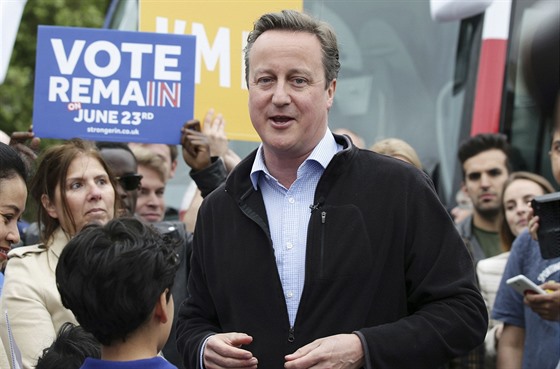 David Cameron pi pondlní kampani v ulicích Londýna (30. kvtna 2016)