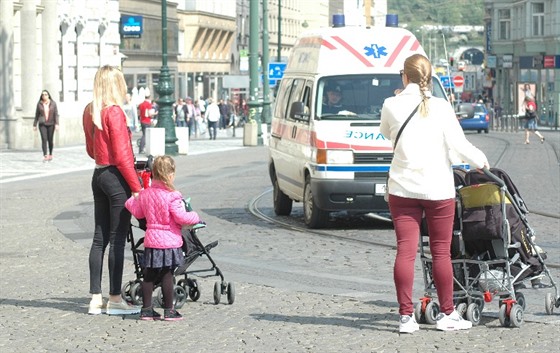 Správné chování v doprav si dti osvojují nejastji nápodobou rodi....