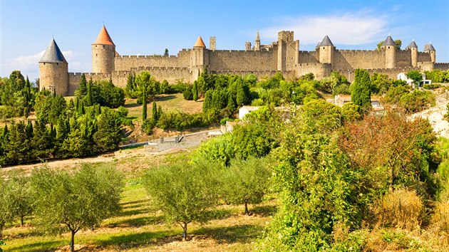 V obrovsk pevnosti Carcassonne si lovk pipad jako v pohdce.