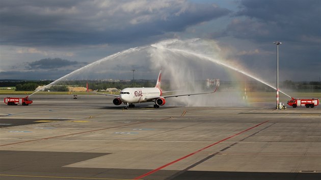 Letadlo Air Canada Rouge, spoj Praha - Toronto.