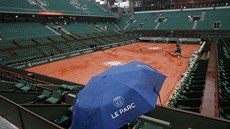 ZRUENO. Pondlní program tenisového Roland Garros byl kvli deti zruen.