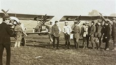 Francouztí piloti a stíhaky Nieuport s raketami Le Prieur